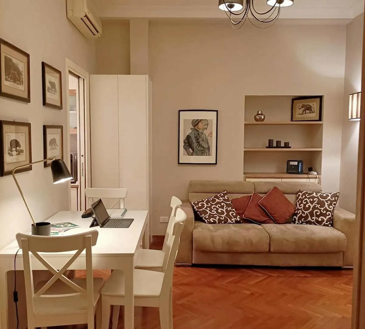 Colosseo Exclusive Elegant Apartment Rome Italy