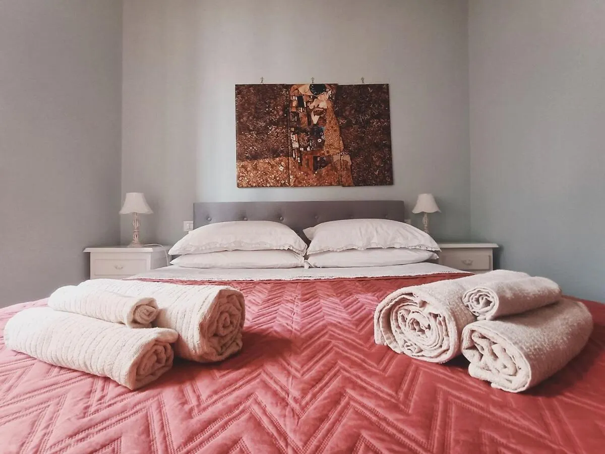 Colosseo Exclusive Elegant Apartment Rome